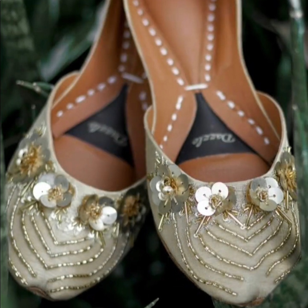 Brand new embellished comfortable cushioned juttis